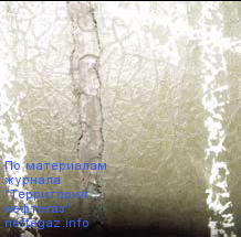 Повреждения металла внутри дефекта покрытия (прямолинейная «борозда»)